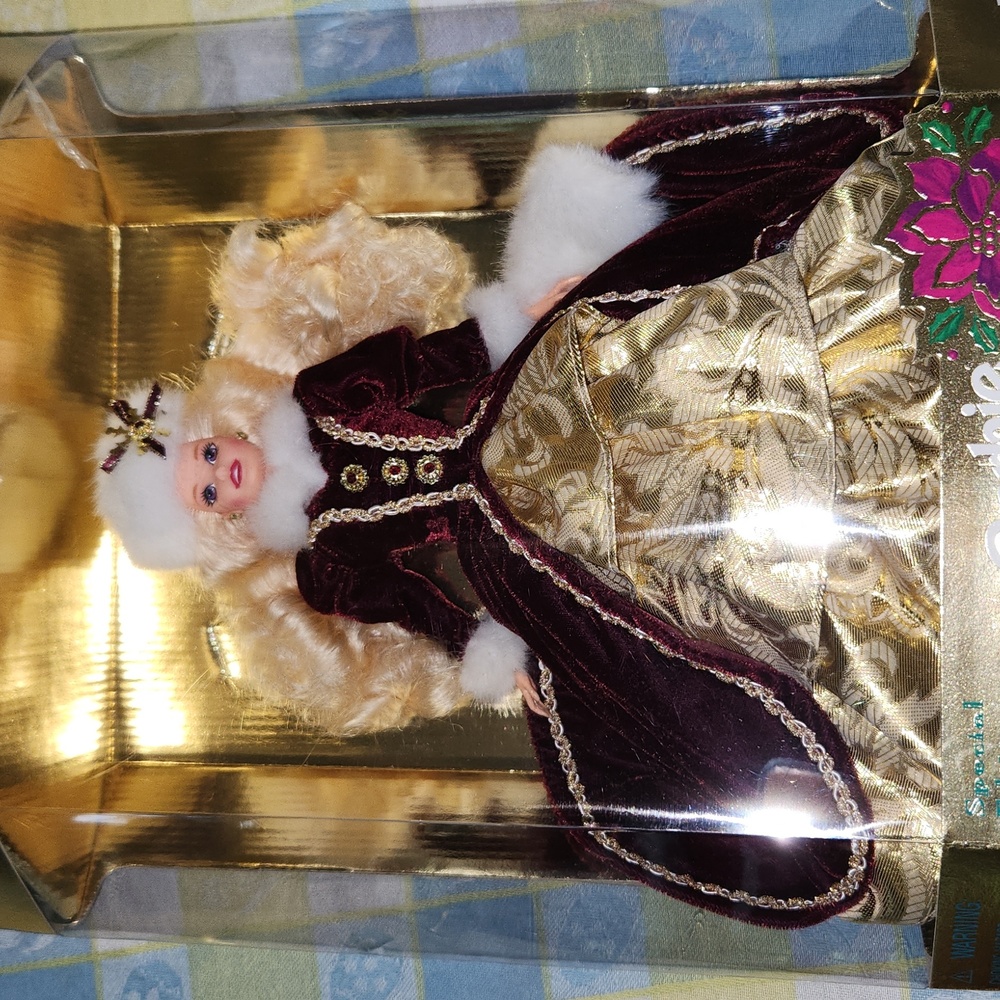 Vintage Happy Holidays Barbie 1996 - Picture 2 of 3
